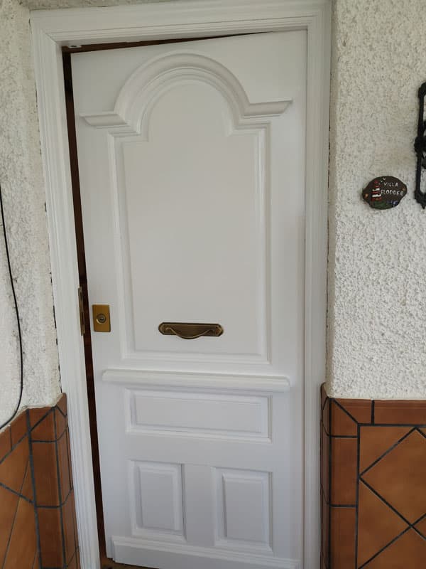 Lacado de puertas y muebles en Granada